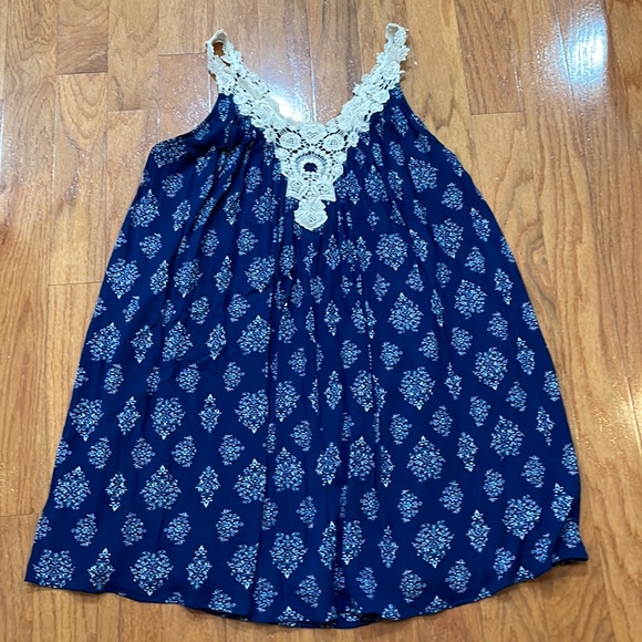Onetheland Dresses & Skirts - Woman Large Dress Onetheland Navy Blue Small Print Crochet Lace Straps & Decor